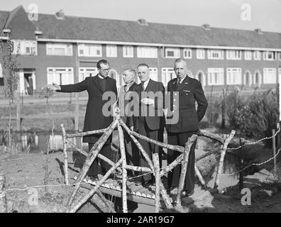 Eröffnung der Boys City in Gouda Annotation: Jungs Stadt war ein Aufenthalt für Arbeiterjugend. Linker Initiator Pater A. Bessling OFM, Kaplan der Pfarrei St. Jozef, erhält ein Platzierdatum: 13. Mai 1949 Ort: Gouda Schlüsselwörter: Klerus, Jugendpflege persönlicher Name: Besseling, Amon Stockfoto