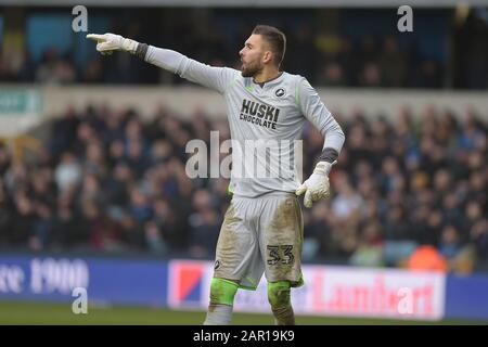 New den London, Großbritannien 25. Januar 2020. New den London, Großbritannien. Januar 2020. Bartosz Bialkowski von Millwall während der 4. Runde Des Millwall vs Sheffield Udd FA Cup beim New den London 25. Januar 2020 - NUR REDAKTIONELLE VERWENDUNG keine Verwendung mit nicht autorisierten Audio-, Video-, Daten-, Regellisten (außerhalb der EU), Club-/Liga-Logos oder Live-Diensten. Die Online-Nutzung im Spiel ist auf 45 Bilder beschränkt (15 in der Verlängerung). Keine Verwendung, um bewegte Bilder zu emulieren. Keine Verwendung bei Wetten, Spielen oder Einzelspielen/Liga/Spielerpublikationen/Dienstleistungen - Gutschrift: Martin DALTON/Alamy Live News Stockfoto