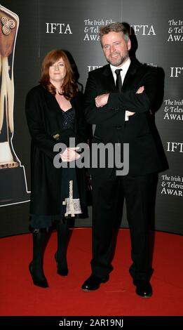 Dublin, IRLAND - 14. FEBRUAR: Marian Quinn und Aidan Quinn kommen am 14. Februar 2009 im Burlington Hotel in Dublin, Irland zum 6. Jährlichen irischen Film- und Fernsehpreis. Stockfoto