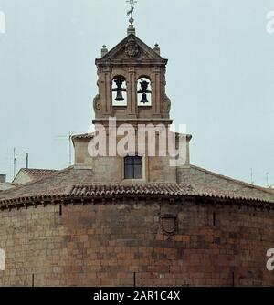 ESPADAÑA BIFORA BARROCA DE LA IGLESIA DE SAN MARCOS DE SALAMANCA AÑADIDA EN EL SIGLO XVIII ORT: IGLESIA DE SAN MARCOS. SALAMANCA. SPANIEN. Stockfoto