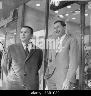 Puskas besuchte Faas Wilkes in Rotterdam Datum: 7. September 1965 Ort: Rotterdam, South Holland Schlüsselwörter: Sport, Fußball persönlicher Name: Puskas, Ferenc, Wilkes, Servaas Stockfoto