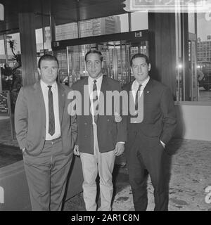 Puskas besuchte Faas Wilkes in Rotterdam, Spieler in Hil Datum: 7. September 1965 Ort: Rotterdam, South Holland Schlüsselwörter: Spieler, Sport, Fußball persönlicher Name: Hilton, Puskas, Ferenc, Wilkes, Servaas Stockfoto