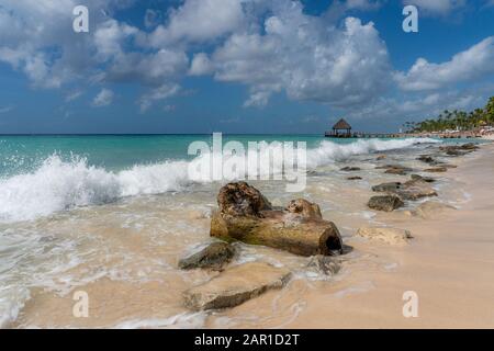 Blick auf das Meer mit einem großen Gewitter Stockfoto