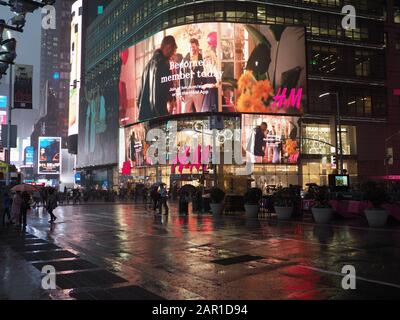 New York, USA - 29. Mai 2019: Bild des H&M-Ladens in der Nähe des Broadway. Stockfoto