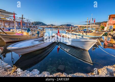 Üçağız, das bescheidene Dorf der Bucht von Kekova Stockfoto