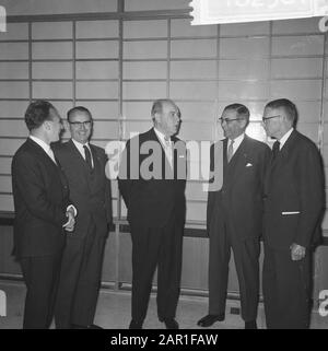 Siebter Kongress der Confédération Européenne de L' Agriculture im Kongresszentrum RAI in Amsterdam EINE Reihe von Teilnehmern Datum: 11. Oktober 1965 Standort: Amsterdam, Noord-Holland Schlüsselwörter: Kongresse, Agrareinrichtung Name: RAI Stockfoto