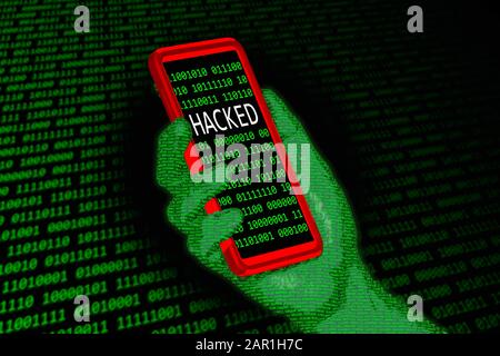 Abbildung: Hackkonzept. Eine Hand, die mit binären Daten überdeckt wird, die ein Smartphone zum Hacken in einen Computer verwendet, um Daten zu stehlen oder zu zerstören. Stockfoto