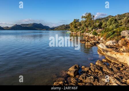 Üçağız, das bescheidene Dorf der Bucht von Kekova Stockfoto