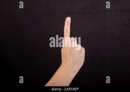 Hand zählt zwei, zwei Finger ausgestreckt, Zeichen für einen Stockfoto