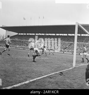 Sparta gegen Fortuna 54 2-1.Spielmoment Datum: 30. Januar 1966 Ort: Rotterdam-Schlüsselwörter: Sport, Fußball-Institution Name: Sparta Stockfoto