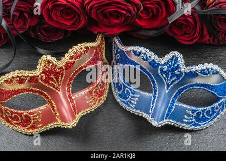 Colombina, rot, blau Karneval oder Maskerade Maske Stockfoto