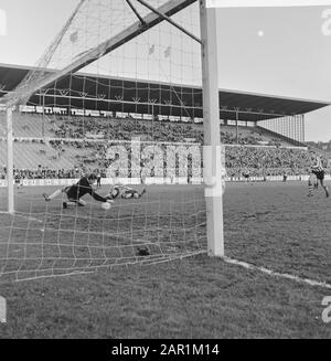 Sparta gegen DOS 3-1, Spielmoment Datum: 26. Dezember 1965 Ort: Rotterdam-Schlüsselwörter: Sport, Fußball-Institution Name: Sparta Stockfoto