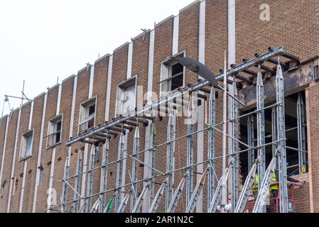 Entwicklung des ehemaligen BHS, British Homes Store, British Home Stores Building in High Street, Southend on Sea, Essex, im Gange. Zu Primark Stockfoto