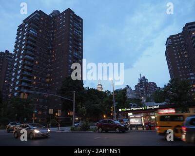 New York, USA - 2. Juni 2019: Bild der Apartmentgebäude, auch Penn South genannt, in der Chelsea Nachbarschaft von Manhattan. Stockfoto