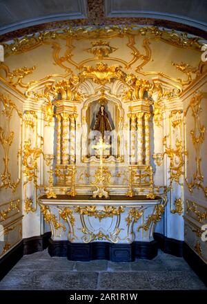 Krypta der Kirche von Clerigos in Oporto, Portugal Stockfoto