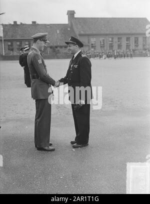 Award Prins Bernhard Ritter MWO Amersfoort Datum: 14. September 1949 Ort: Amersfoort Stichwörter: KNIDDERS, Auszeichnungen, Auszeichnungen Personenname: Bernhard, Prince, Ridder Institution Name: MWO Stockfoto