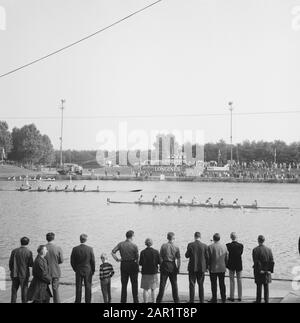 Ruder-Europameisterschaften Der Frauen 1966, acht Niederlande im Vordergrund Datum: 27. August 1966 Ort: Niederlande Schlagwörter: Rudern, Finishing, Meisterschaften Stockfoto