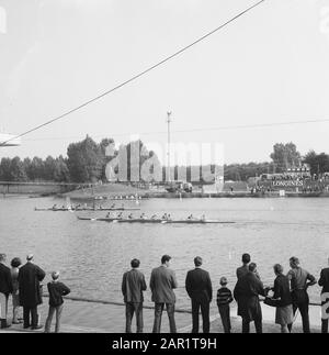 Ruder-Europameisterschaften Der Frauen 1966, acht Niederlande im Vordergrund Datum: 27. August 1966 Ort: Niederlande Schlagwörter: Rudern, Finishing, Meisterschaften Stockfoto