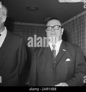 In Schiphol traf heute Morgen der ehemalige Premierminister der niederländischen Antillen und jetzt Minister Plenipotentiary, dr. E. Jonckheer Datum: 22. Februar 1968 Ort: Noord-Holland, Schiphol Schlüsselwörter: Ankunft, Minister, Porträts Personenname: Jonckheer E Stockfoto