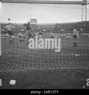 DWS gegen PSV 1-2 Spielmoment Datum: 2. Februar 1969 Schlagwörter: Sport, Fußball-Institution Name: PSV Stockfoto