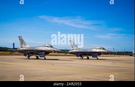 Monte REAL, PORTUGAL - 10. September 2017: Monte REAL, PORTUGAL - 10. September: Kampfflugzeug der portugiesischen Luftwaffe F-16 während des jährlichen Tages der offenen Tür auf der Base Stockfoto