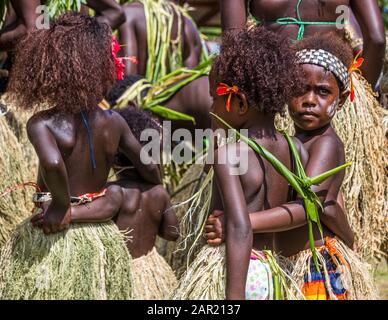 Sing-Sing in Bougainville, Papua-Neuguinea. Buntes Dorffest auf Bougainville mit Musik und Tanz Stockfoto