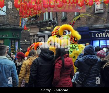 London, Großbritannien. Januar 2020. Chinesisches Neujahr der Ratte in Chinatown, Soho Credit: Johnny ARMSTEAD/Alamy Live News Stockfoto