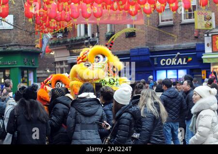 London, Großbritannien. Januar 2020. Chinesisches Neujahr der Ratte in Chinatown, Soho Credit: Johnny ARMSTEAD/Alamy Live News Stockfoto
