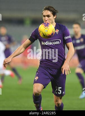 Firenze, Italien. Januar 2020. Firenze. Italien. Januar 2020. Der Spieler von acf Fiorentina federico Chiesa im Einsatz während Fiorentina gegen Genua, italienische Fußball-Serie-A-Männermeisterschaft in Firenze, Italien, 25. Januar 2020 Kredit: Unabhängige Fotoagentur/Alamy Live News Stockfoto