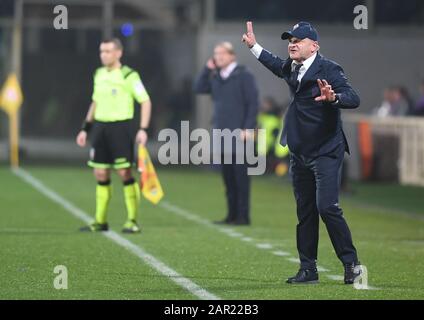 Firenze, Italien. Januar 2020. Firenze. Italien. Januar 2020. Der Trainer von acf Fiorentina giuseppe Iachini während Fiorentina gegen Genua, italienische Fußball-Serie-A-Männermeisterschaft in Firenze, Italien, 25. Januar 2020 Credit: Independent Photo Agency/Alamy Live News Stockfoto