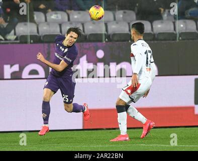 Firenze, Italien. Januar 2020. Firenze. Italien. Januar 2020. Der Spieler von acf Fiorentina federico Chiesa im Einsatz während Fiorentina gegen Genua, italienische Fußball-Serie-A-Männermeisterschaft in Firenze, Italien, 25. Januar 2020 Kredit: Unabhängige Fotoagentur/Alamy Live News Stockfoto