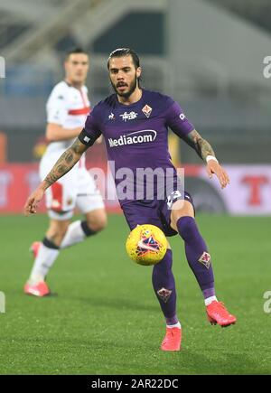 Firenze, Italien. Januar 2020. Firenze, Italien. Januar 2020. Der Spieler von acf Fiorentina lorenzo Venuti im Einsatz während Fiorentina gegen Genua, italienische Fußball-Serie-A-Männermeisterschaft in Firenze, Italien, 25. Januar 2020 Kredit: Unabhängige Fotoagentur/Alamy Live News Stockfoto