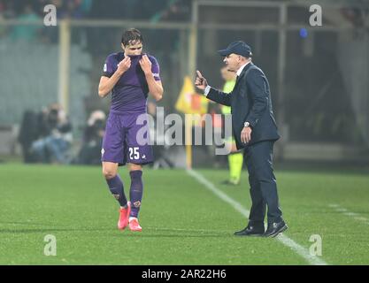 Firenze, Italien. Januar 2020. Firenze. Italien. Januar 2020. Der Trainer von acf Fiorentina giuseppe Iachini aus indicazioni ein Spieler von acf Fiorentina federico Chiesa während Fiorentina gegen Genua, italienische Fußball-Serie-A-Männermeisterschaft in Firenze, Italien, 25. Januar 2020 Kredit: Unabhängige Fotoagentur/Alamy Live News Stockfoto