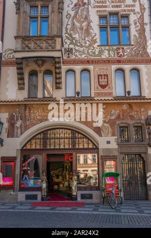 Prag, TSCHECHIEN - 22. JANUAR 2020: Thailändisches Massagesalon auf dem Altstadtplatz Stockfoto