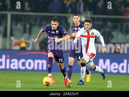 Firenze, Italien. Januar 2020. Der Spieler von acf fiorentina pol lirolain azione während Fiorentina vs. Genua, italienische Fußball-Serie-A-Männermeisterschaft in Firenze, Italien, 25. Januar 2020 Credit: Independent Photo Agency/Alamy Live News Stockfoto
