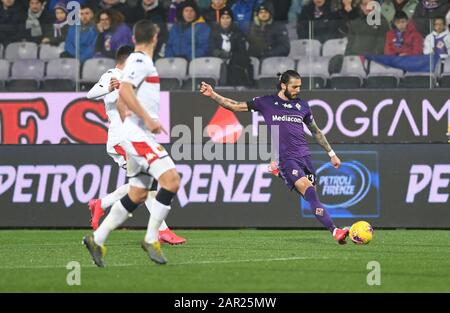 Firenze, Italien. Januar 2020. Der Spieler von acf Fiorentina lorenzo Venuti im Einsatz während Fiorentina gegen Genua, italienische Fußball-Serie-A-Männermeisterschaft in Firenze, Italien, 25. Januar 2020 Kredit: Unabhängige Fotoagentur/Alamy Live News Stockfoto