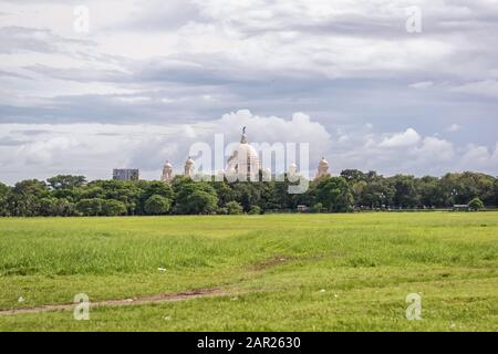 Blick auf den Maidan-Park in Kalkutta mit dem Victoria-Denkmal Stockfoto