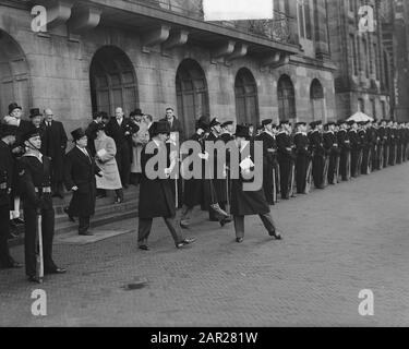 Übertragung der Souveränität an Indonesien im Königspalast am Dam Platz. Abflüge von den englischen und kanadischen Botschaftern Datum: 27. Dezember 1949 Ort: Amsterdam, Noord-Holland Schlüsselwörter: Diplomaten, internationale Abkommen Stockfoto