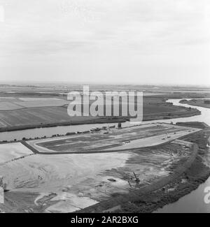 Luftaufnahme. Sandzementklöße. Biesbosch Anmerkung: In Polder in der Nähe von Viersprung Flüsse Datum: 1968 Ort: Biesbosch Stichwörter: Luftaufnahmen, Gelände Stockfoto