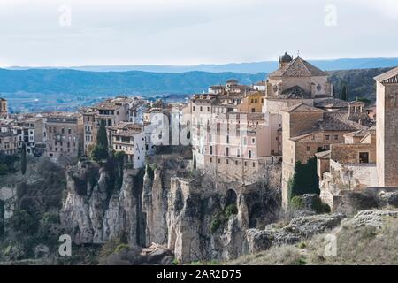 Cuenca mittelalterlichen Stadt an den Klippen der Schluchten der Flüsse Jucar und Huecar. Europa spanien Stockfoto