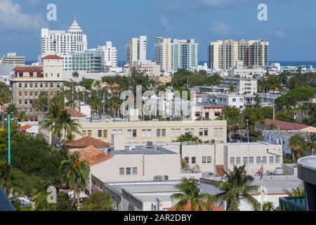 Erhöhten Blick auf Collins Avenue und Lincoln Avenue in South Beach, Miami Beach, Miami, Florida, Vereinigte Staaten von Amerika, Nordamerika Stockfoto