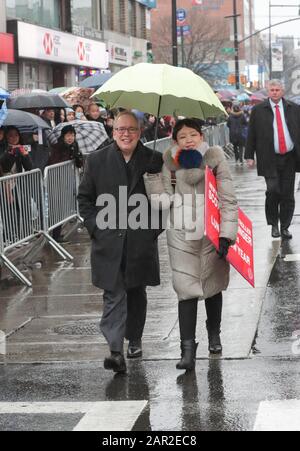 Flushing, Queens, New York, USA, 25. Januar 2020 - Scott M. Stringer New York City Comptroller Während der Queens Lunar New Year Parade in Flushing Zusammen mit Tausenden von chinesischen Einwanderern und Parade Goers.Foto: Luiz Rampelotto/EuropaNewswire FOTOREGUTSCHRIFT OBLIGATORISCH. Weltweite Verwendung Stockfoto