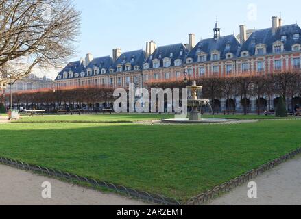 Die berühmten "Place des Vosges", Paris, Frankreich Stockfoto