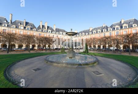 Die berühmten "Place des Vosges", Paris, Frankreich Stockfoto