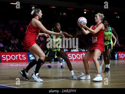 England Vitality Roses' Nat Haystornthwaite im Einsatz während des Vitality Netball Nations Cup Matches in Der Copper Box, London. Stockfoto