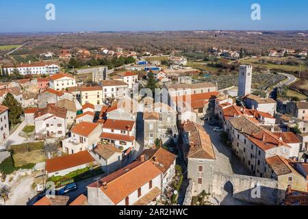 Ein Luftbild von Sveti Lovrec und St. Martin's Church, Istrien, Kroatien Stockfoto