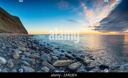 Sonnenuntergang an der Kimmeridge Bay an der Küste von Dorset Stockfoto
