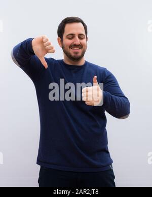 Junger Gutaussehender Mann Stockfoto