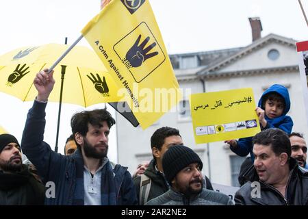 London, Großbritannien. Januar 2020. Anhänger des ägyptischen Revolutionären Rates und britischer Anti-Coup-Organisationen protestieren außerhalb des Parlaments gegen die ägyptische Regierung von Präsident Abdel Fattah el-Sisi. Credit: Mark Kerrison/Alamy Live News Stockfoto