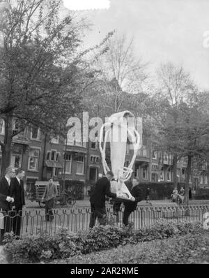 Studenten stellen Bild auf Valeriusplein Datum: 6. November 1953 Schlüsselwörter: Orte, STUDENTEN, Bilder Stockfoto